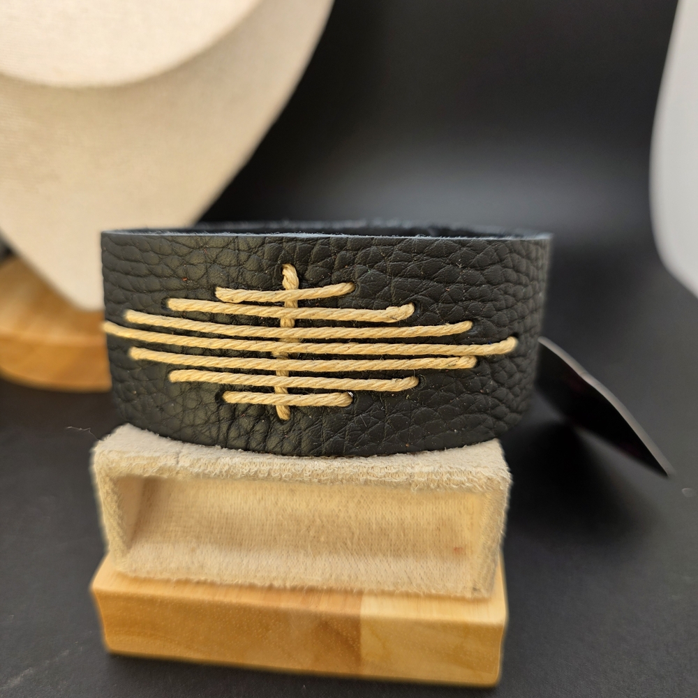 Paparazzi Black Bracelet with Gold Detailing (2099)